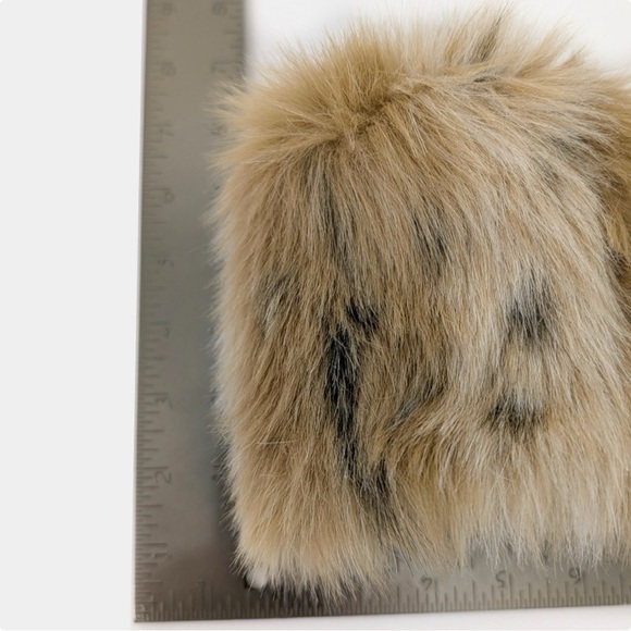 Handmade plush leopard faux fur fluffy detachable cuffs - Picture 3 of 7